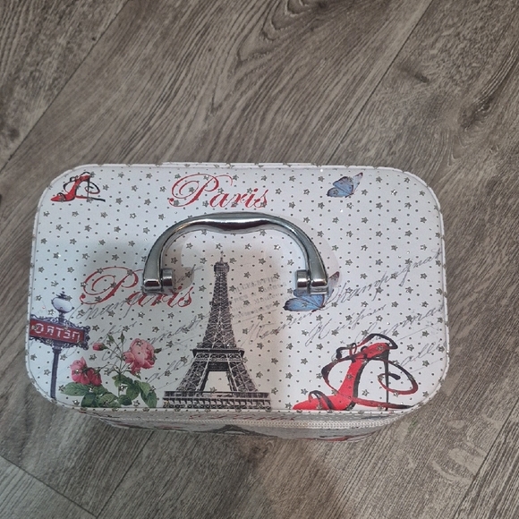 Paris Themed Makeup Case - Picture 3 of 7